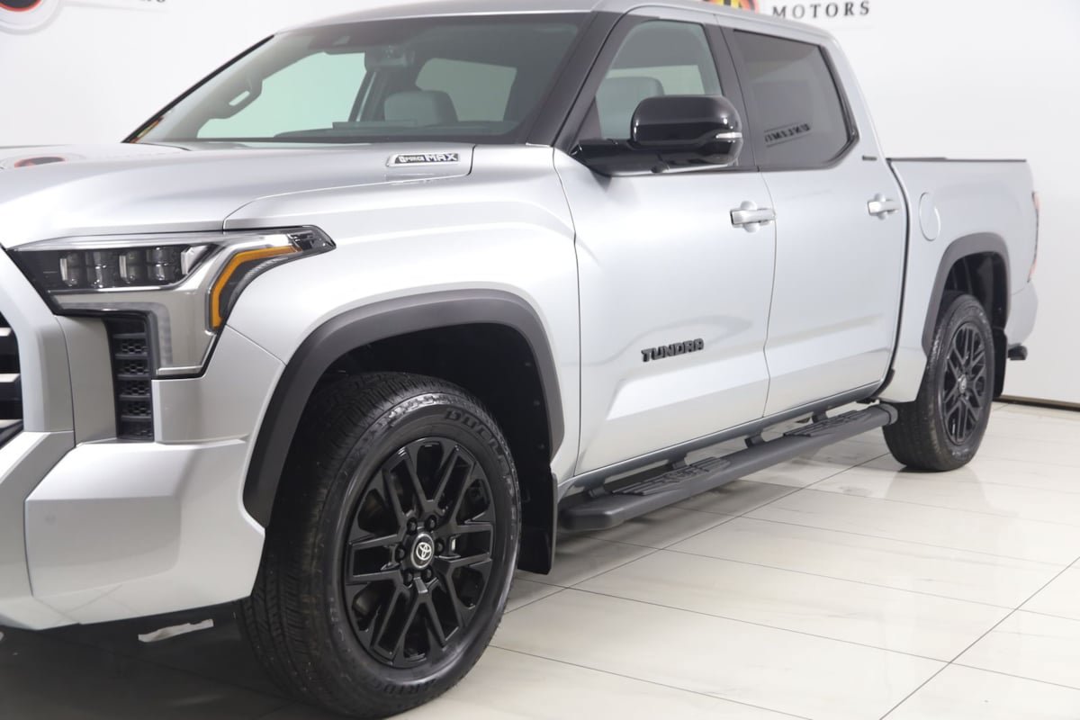 Used 2025 Toyota Tundra Limited AWD/4WD image 49