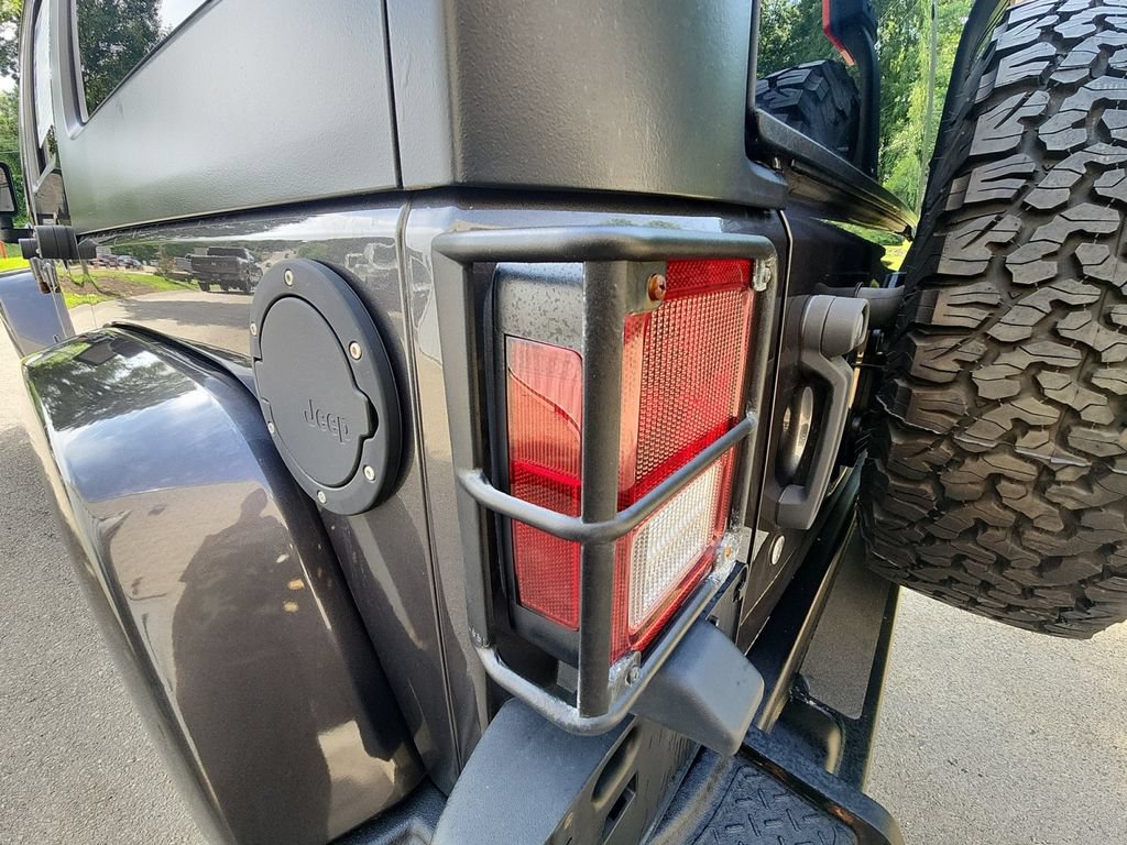 Used 2017 Jeep Wrangler Unlimited Sahara AWD/4WD image 31