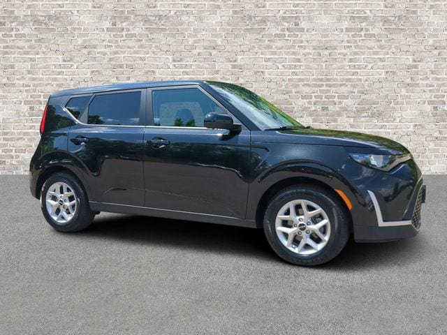 Used 2024 Kia Soul LX w/ Option Group 015 FWD image 1
