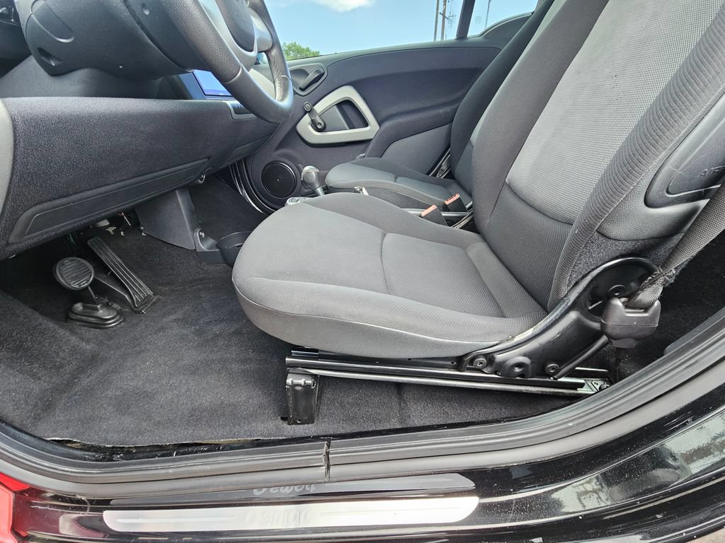 Used 2014 smart fortwo passion RWD image 10