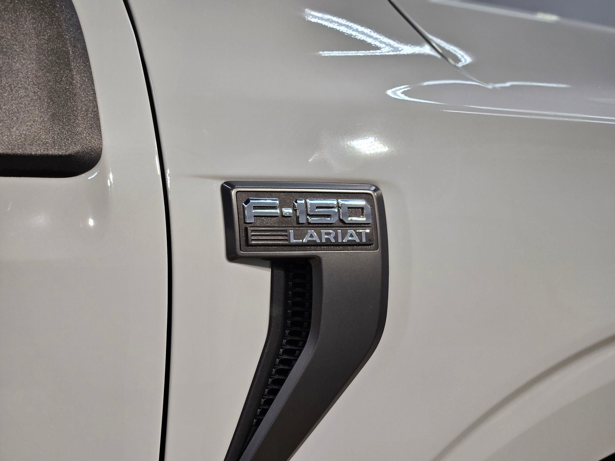 Used 2023 Ford F150 Lariat w/ Equipment Group 502A High image 40