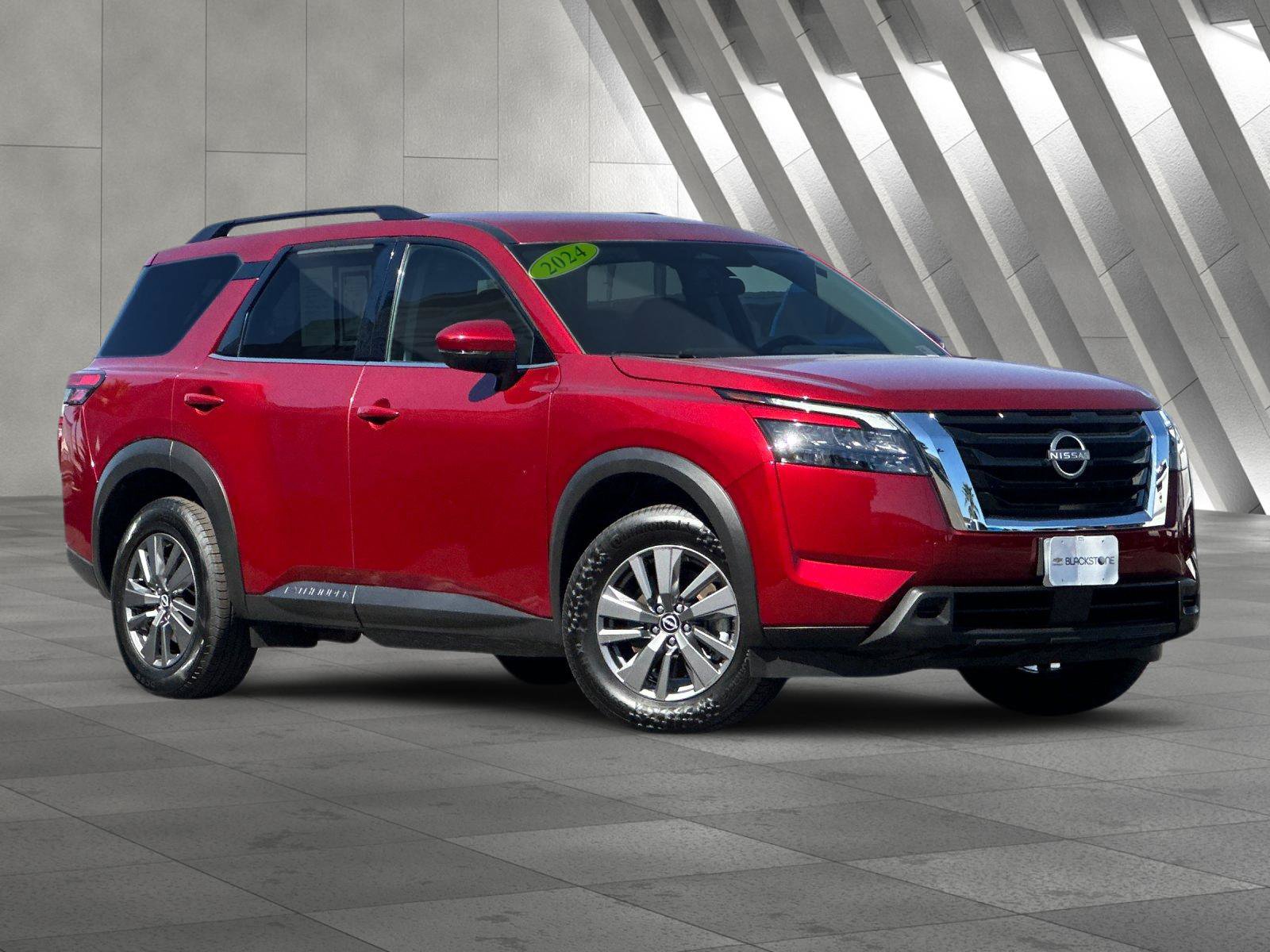 Used 2024 Nissan Pathfinder SV FWD image 1