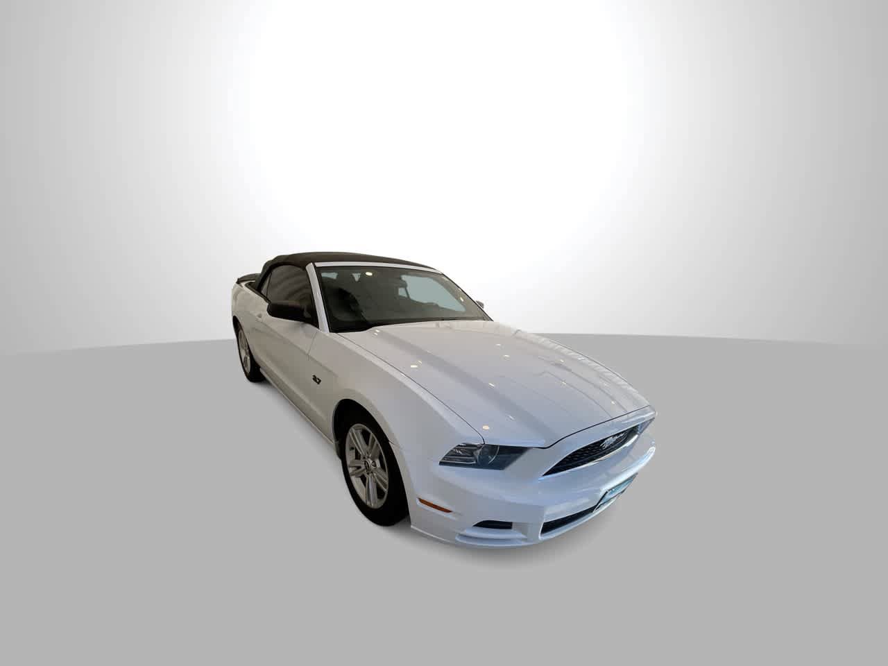 Used 2014 Ford Mustang Convertible RWD image 2
