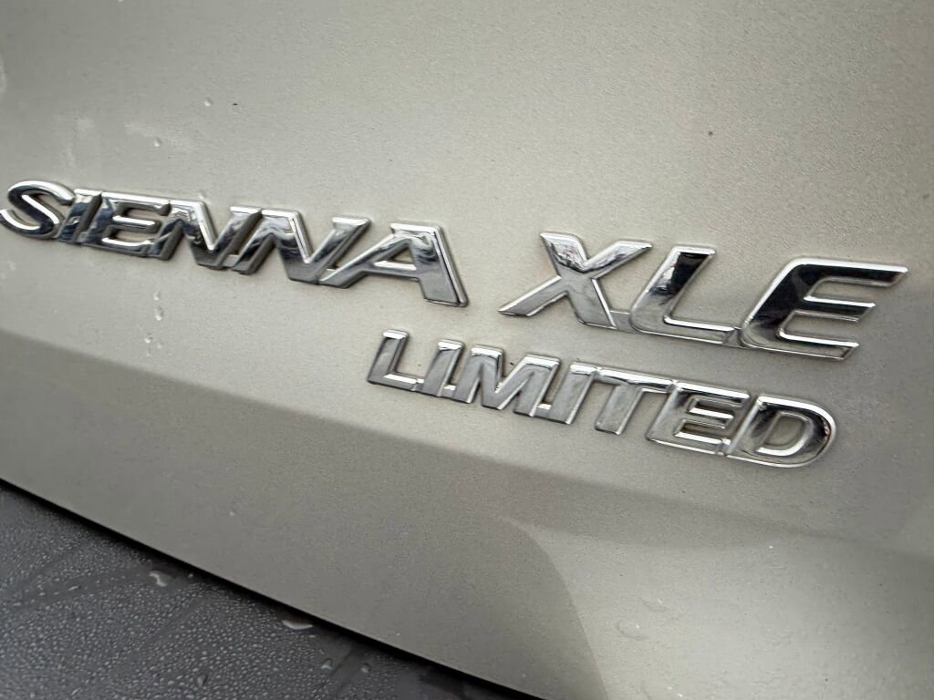 Used 2005 Toyota Sienna XLE Limited image 9