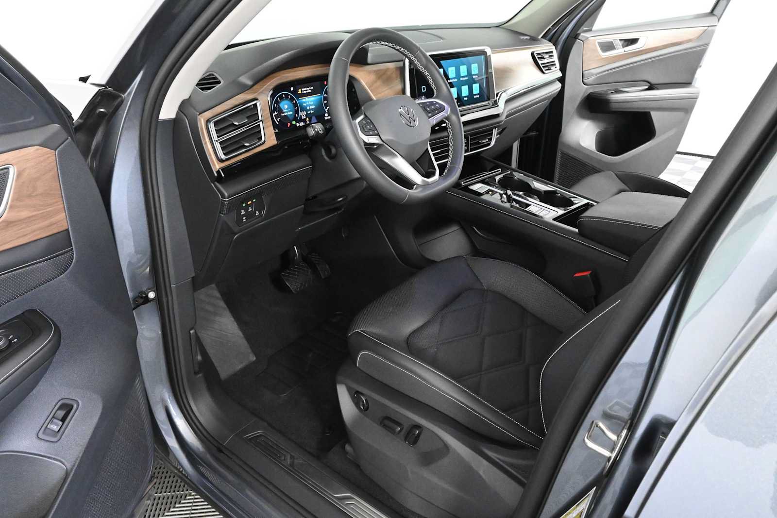 Certified 2024 Volkswagen Atlas SE FWD image 16