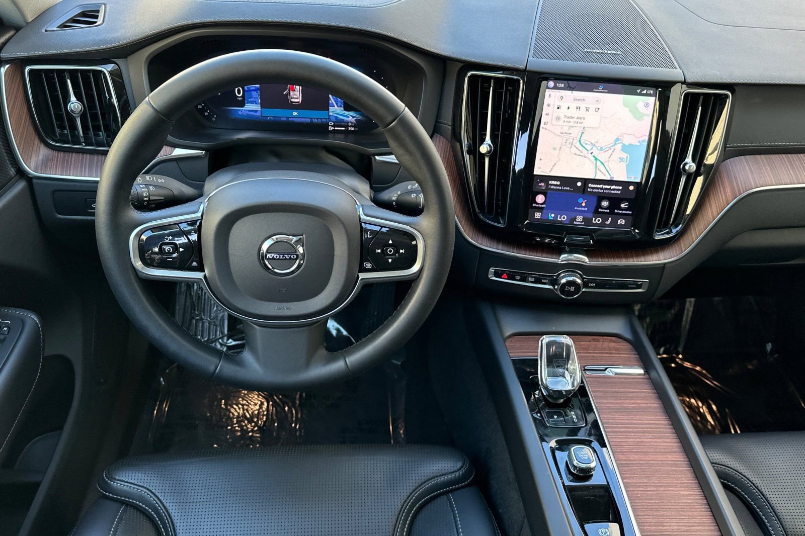 Certified 2023 Volvo XC60 T8 Ultimate AWD/4WD image 17