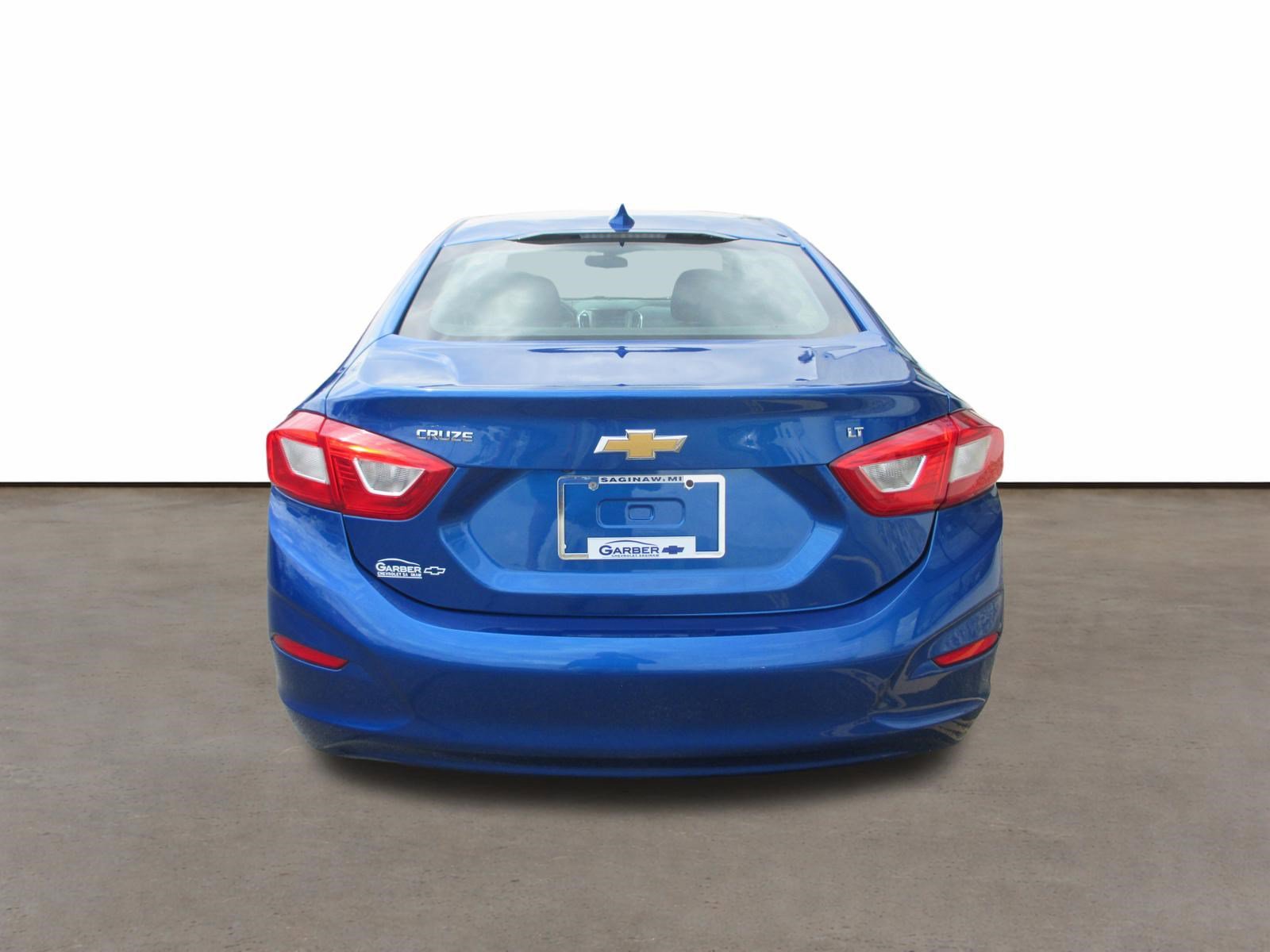 Used 2017 Chevrolet Cruze LT w/ Convenience Package FWD image 4