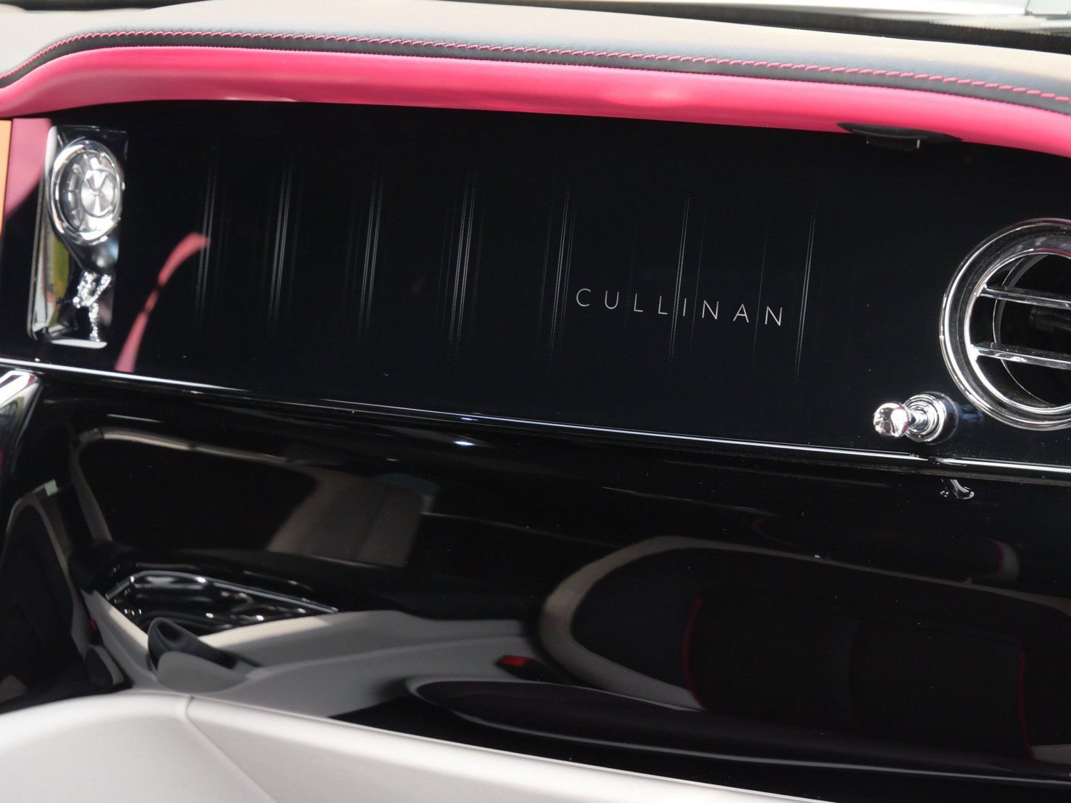 New 2025 Rolls-Royce Cullinan image 20