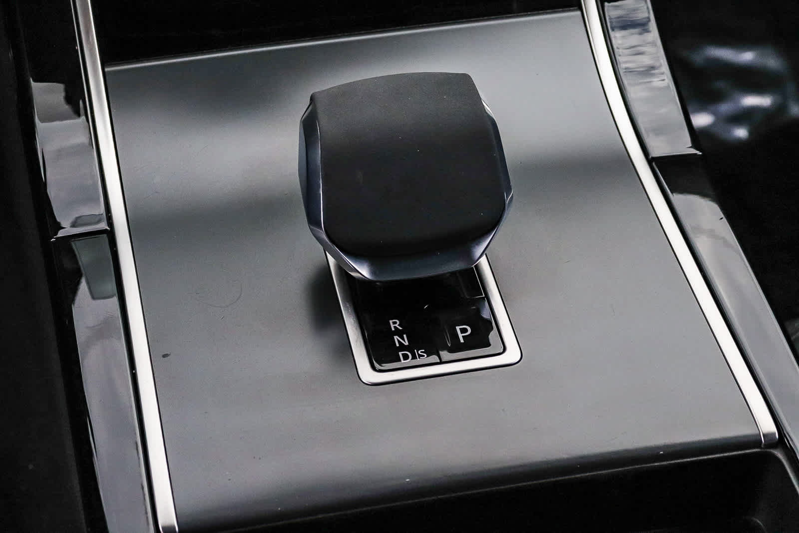 Used 2024 Land Rover Range Rover Velar Dynamic SE AWD/4WD image 21