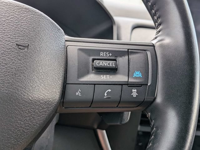 Used 2025 Nissan Rogue SV FWD image 25