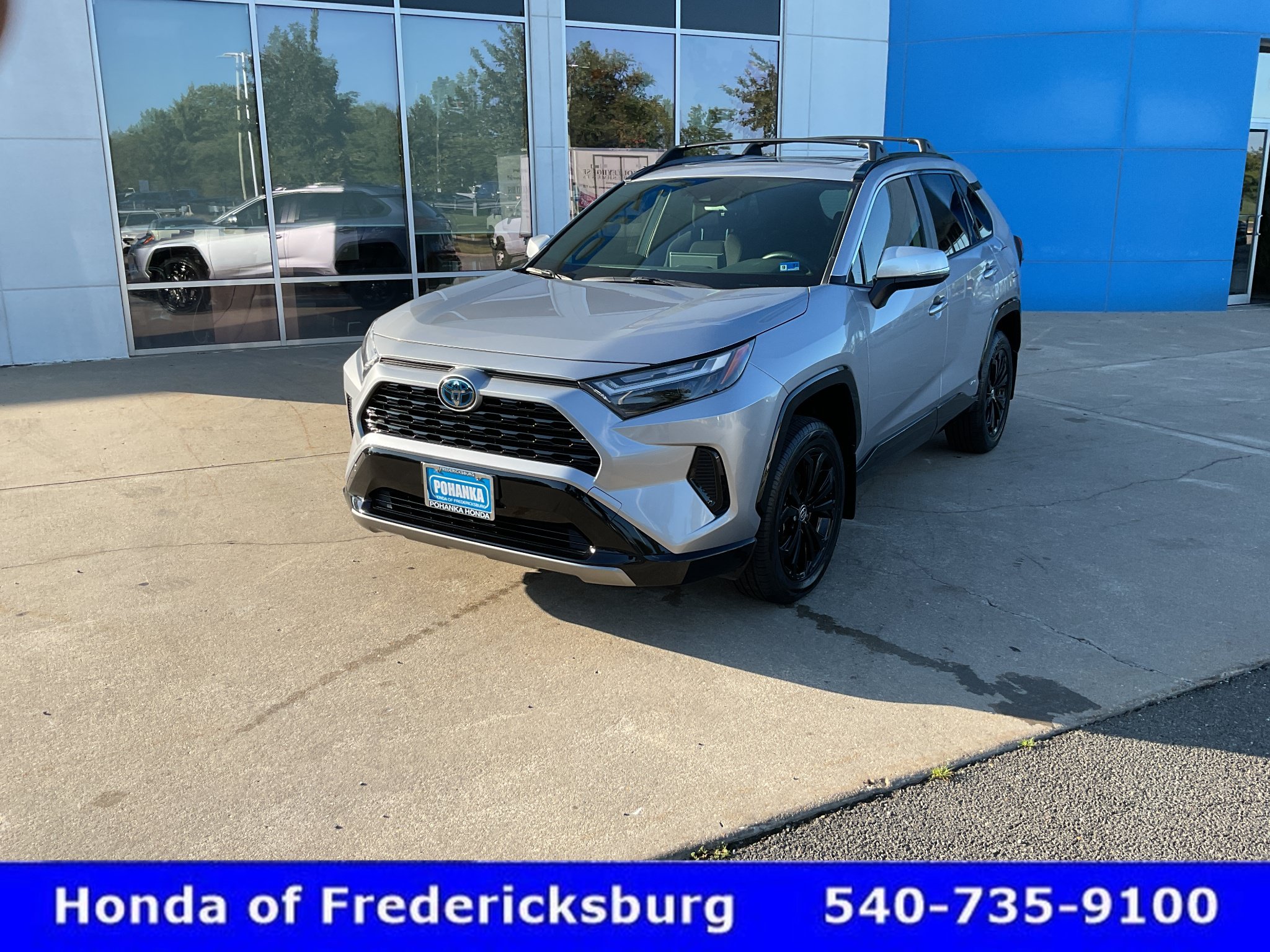 Used 2023 Toyota RAV4 SE w/ Convenience Package AWD/4WD image 2