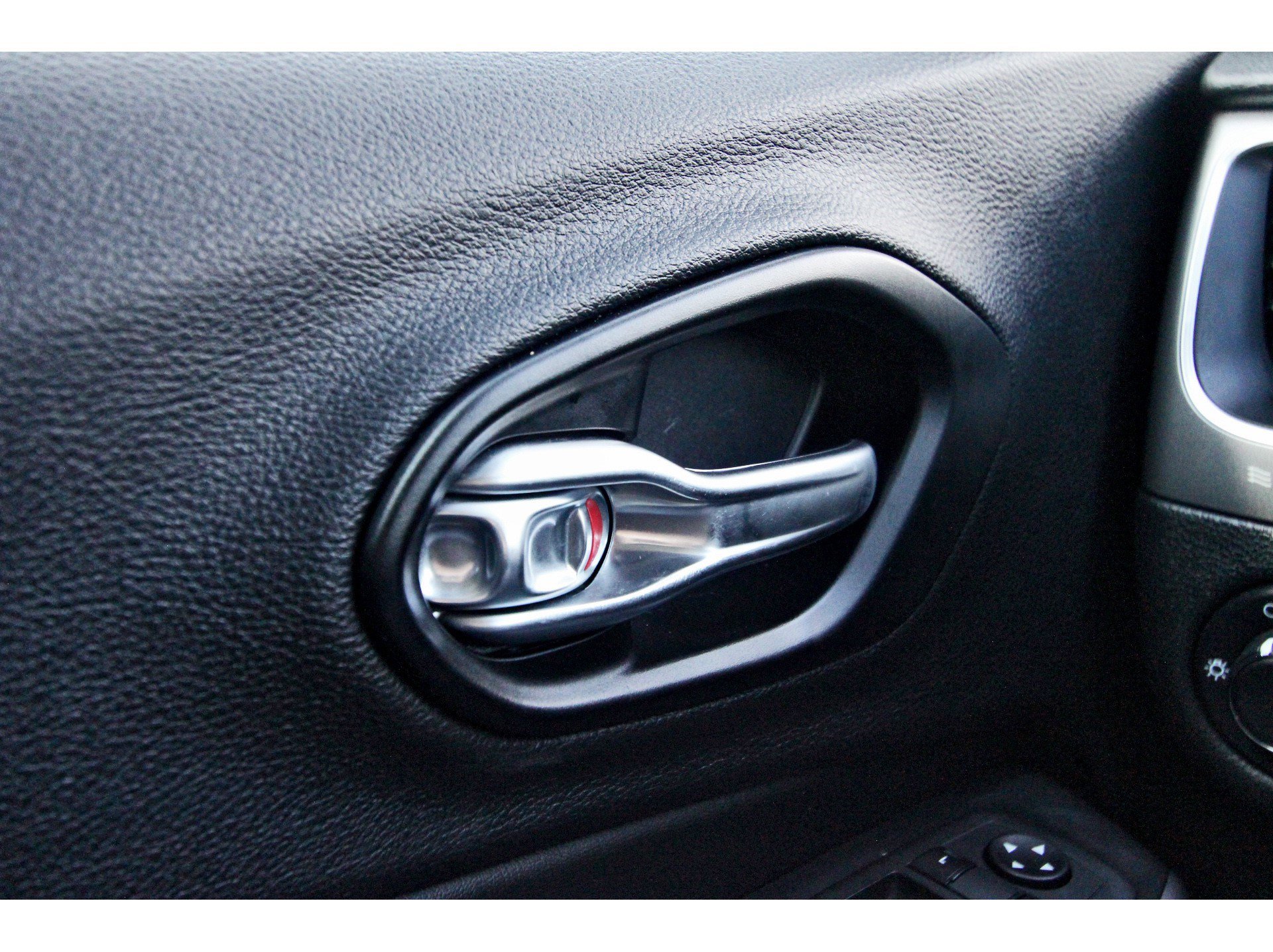 Used 2021 Jeep Cherokee Latitude FWD image 22