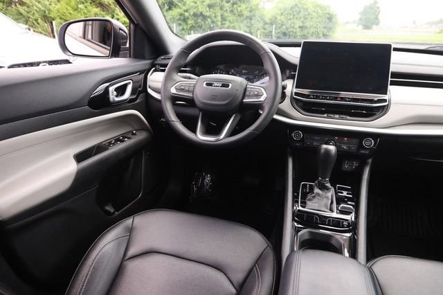 Used 2025 Jeep Compass Limited AWD/4WD image 21