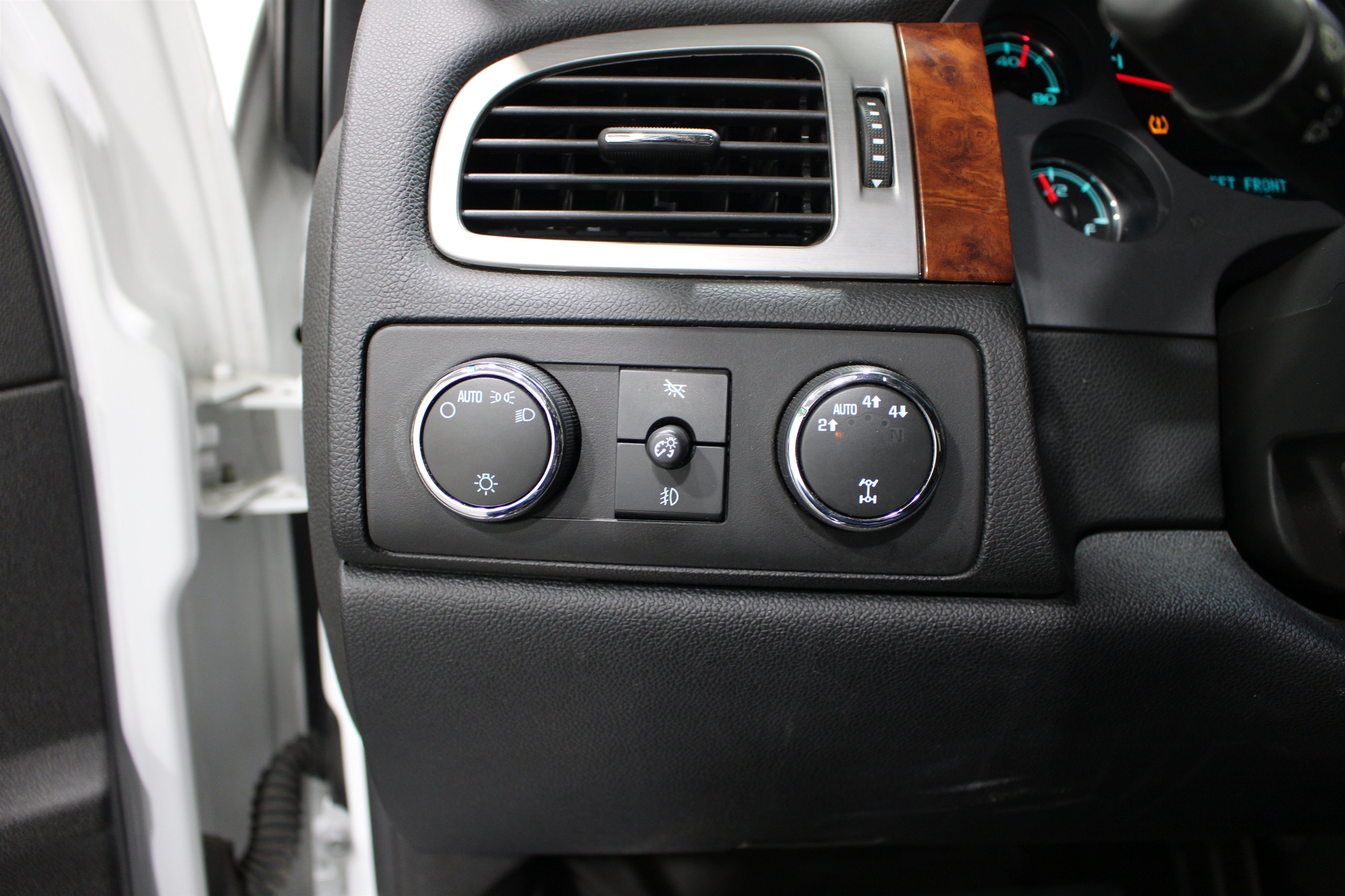 Used 2007 Chevrolet Avalanche LTZ w/ LTZ Preferred Equipment Group AWD/4WD image 9