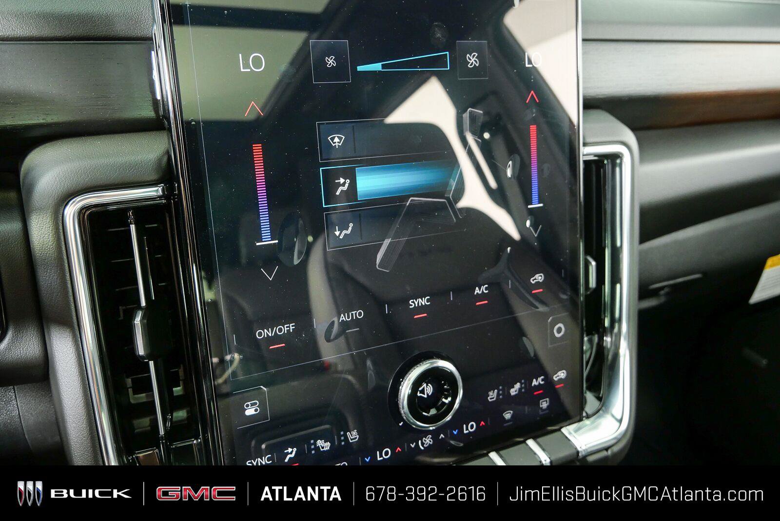 New 2026 GMC Yukon Denali w/ Advanced Technology Package AWD/4WD image 17