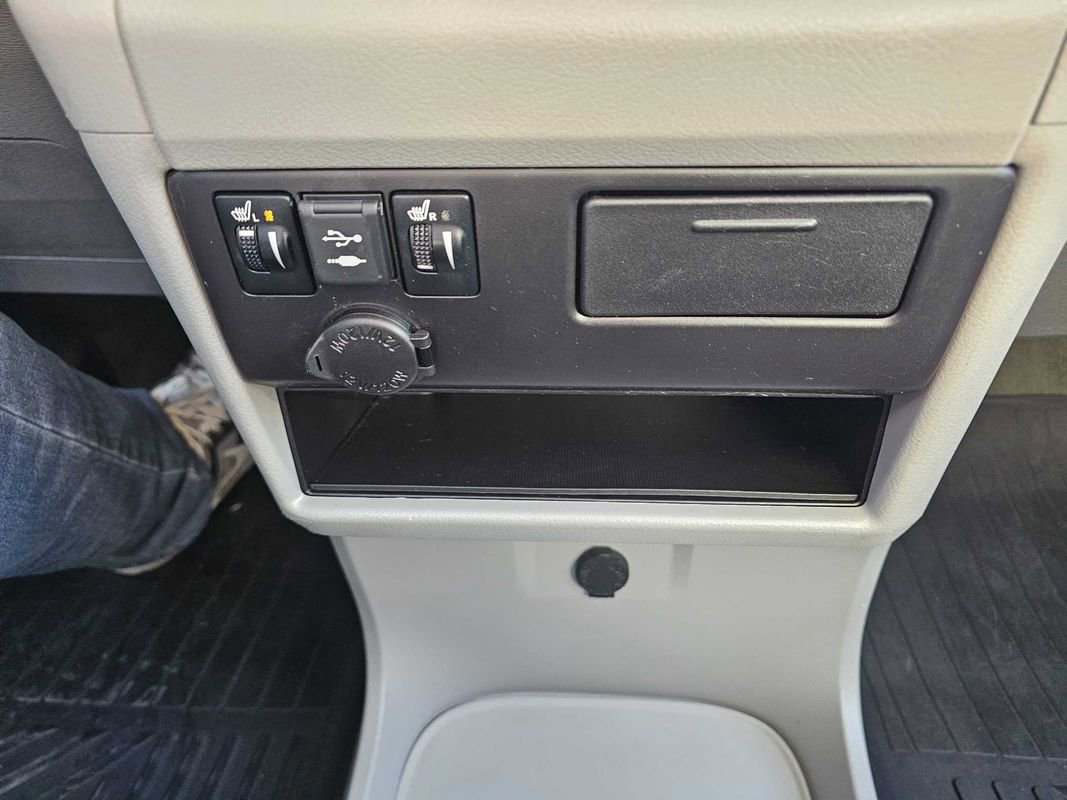 Used 2018 Toyota Sienna XLE FWD image 19