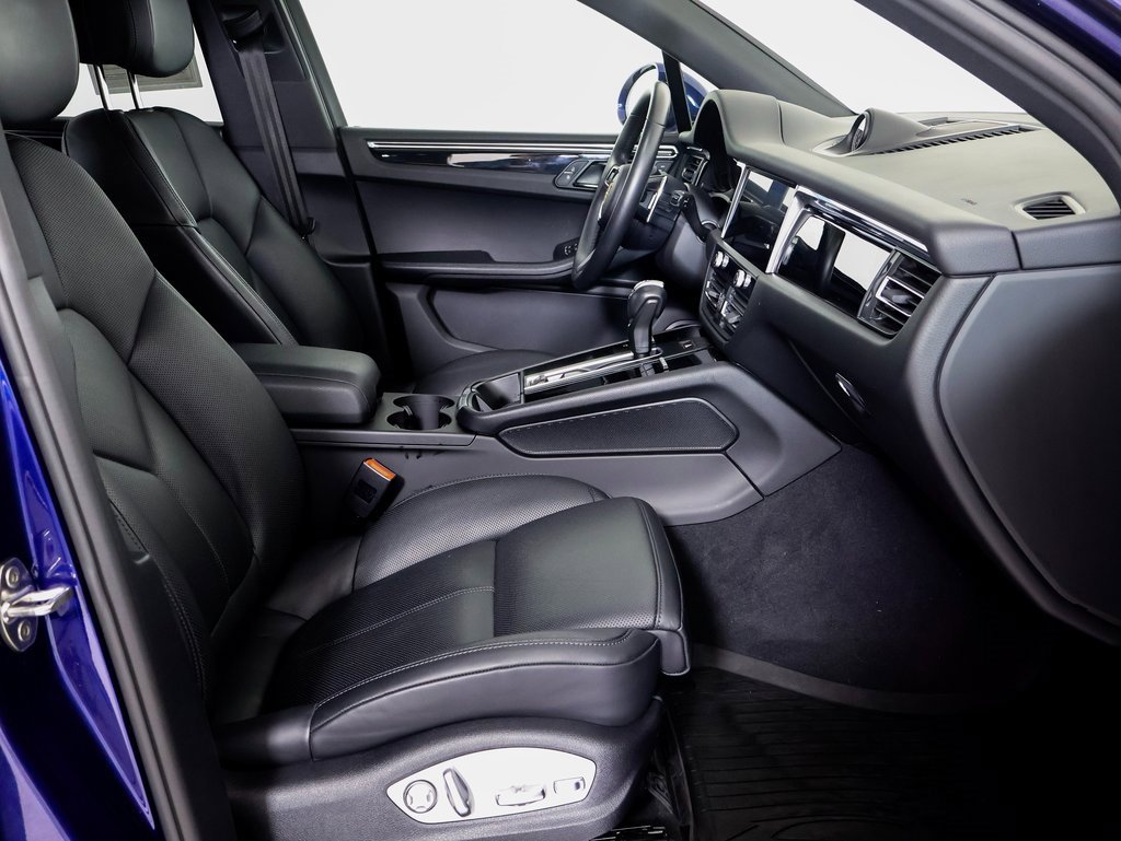 Used 2025 Porsche Macan image 8