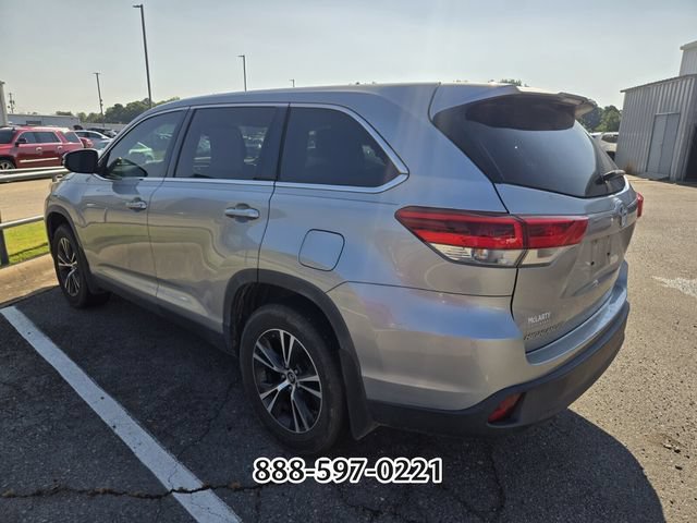 Used 2019 Toyota Highlander LE FWD image 5