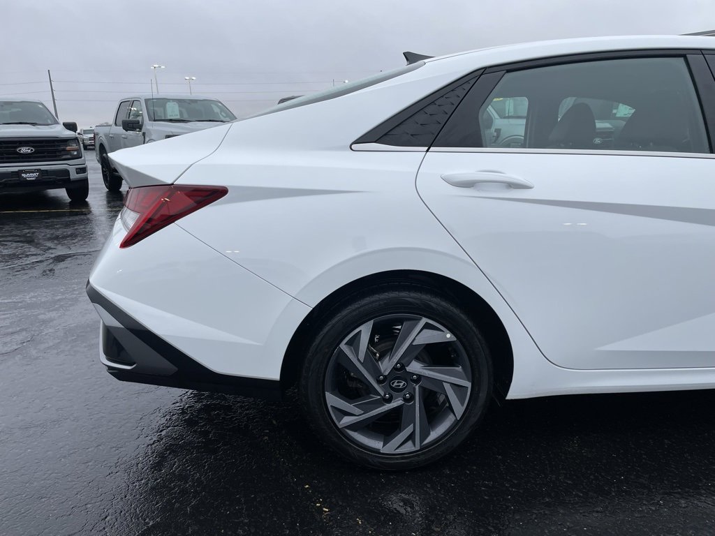 Used 2025 Hyundai Elantra SEL image 30