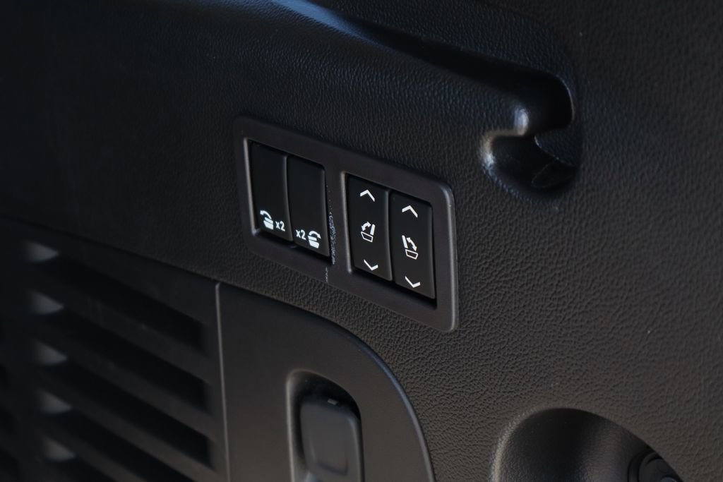 Used 2018 GMC Yukon XL Denali w/ Open Road Package image 29