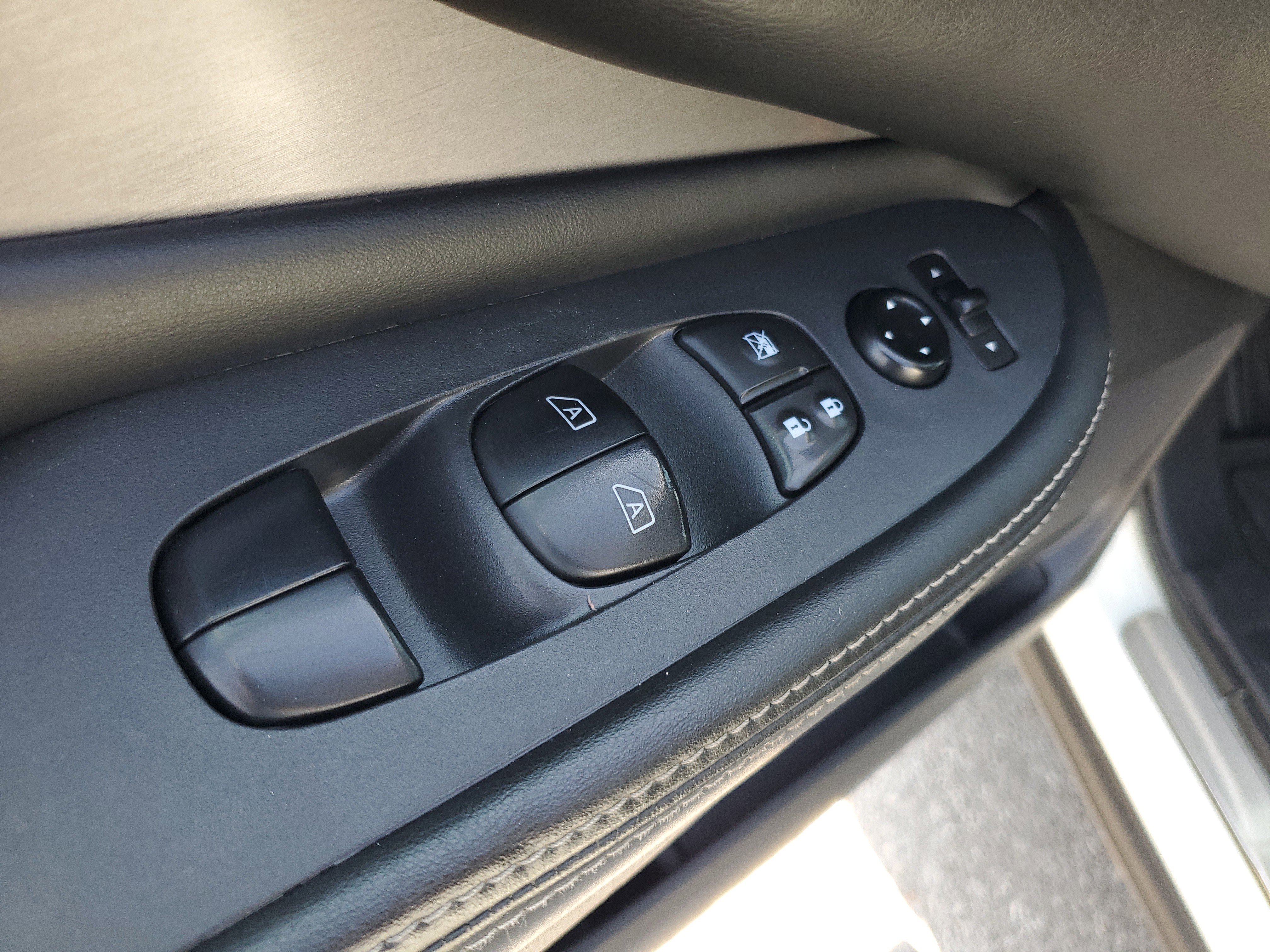 Used 2022 Nissan Murano SV w/ SV Midnight Edition Package image 16