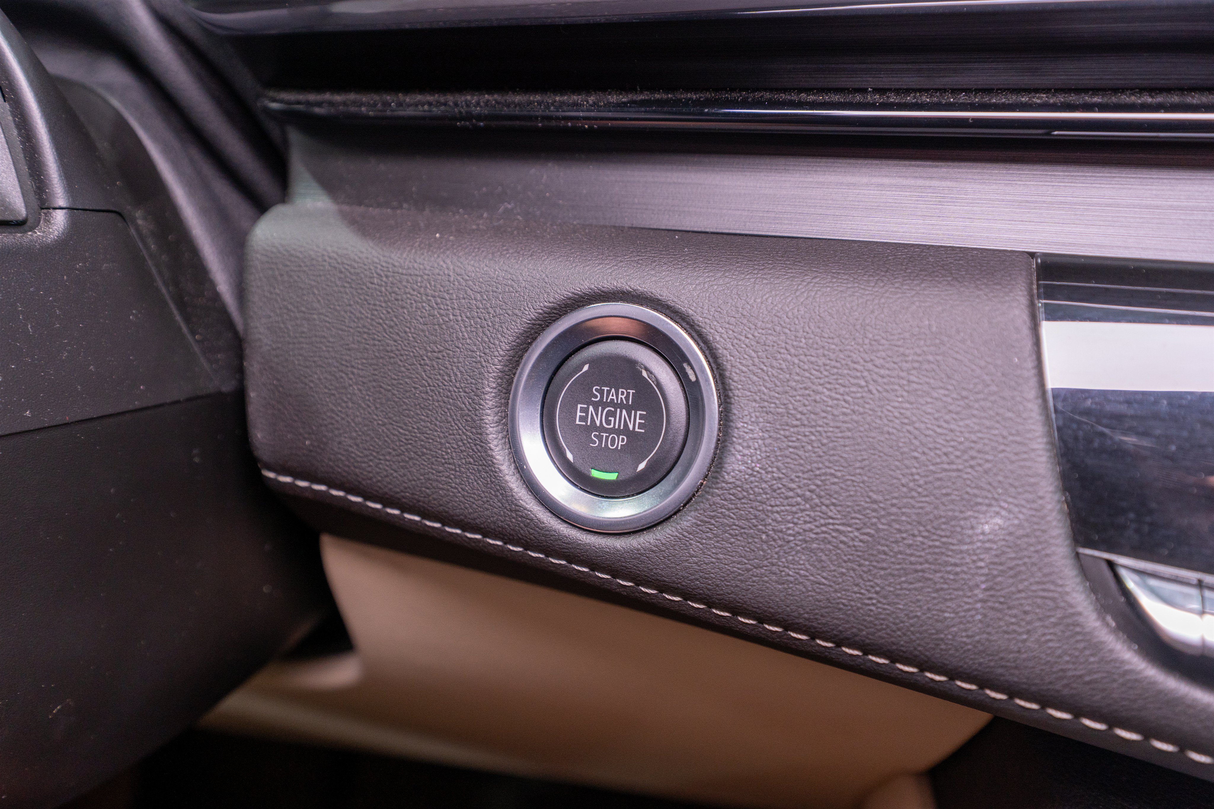 Used 2024 Cadillac Escalade Premium Luxury w/ Performance Package AWD/4WD image 33