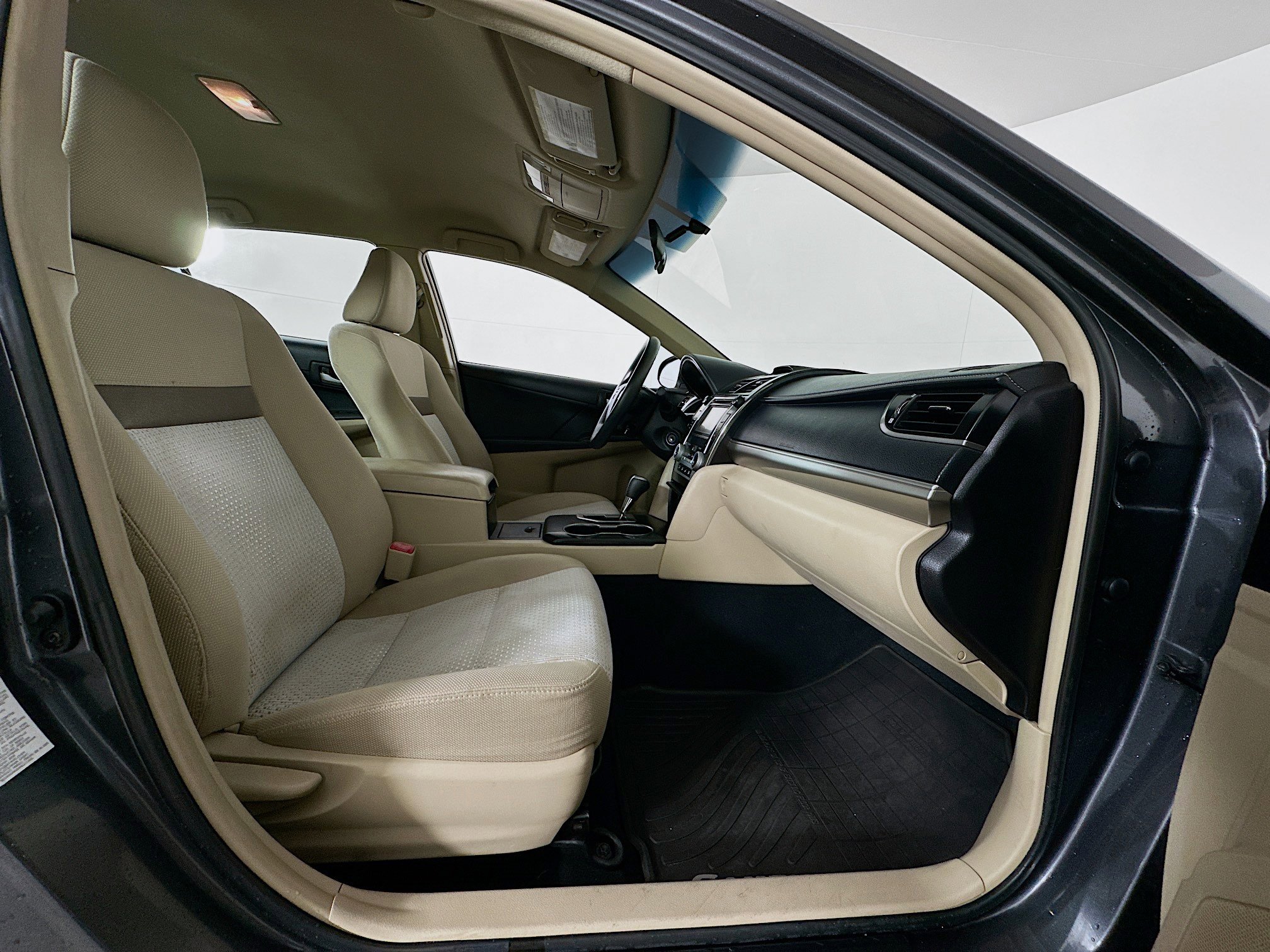 Used 2012 Toyota Camry LE image 28