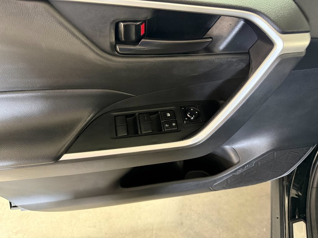 Used 2025 Toyota RAV4 LE FWD image 12