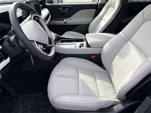 New 2026 Lincoln Aviator AWD w/ Jet Appearance Package image 24