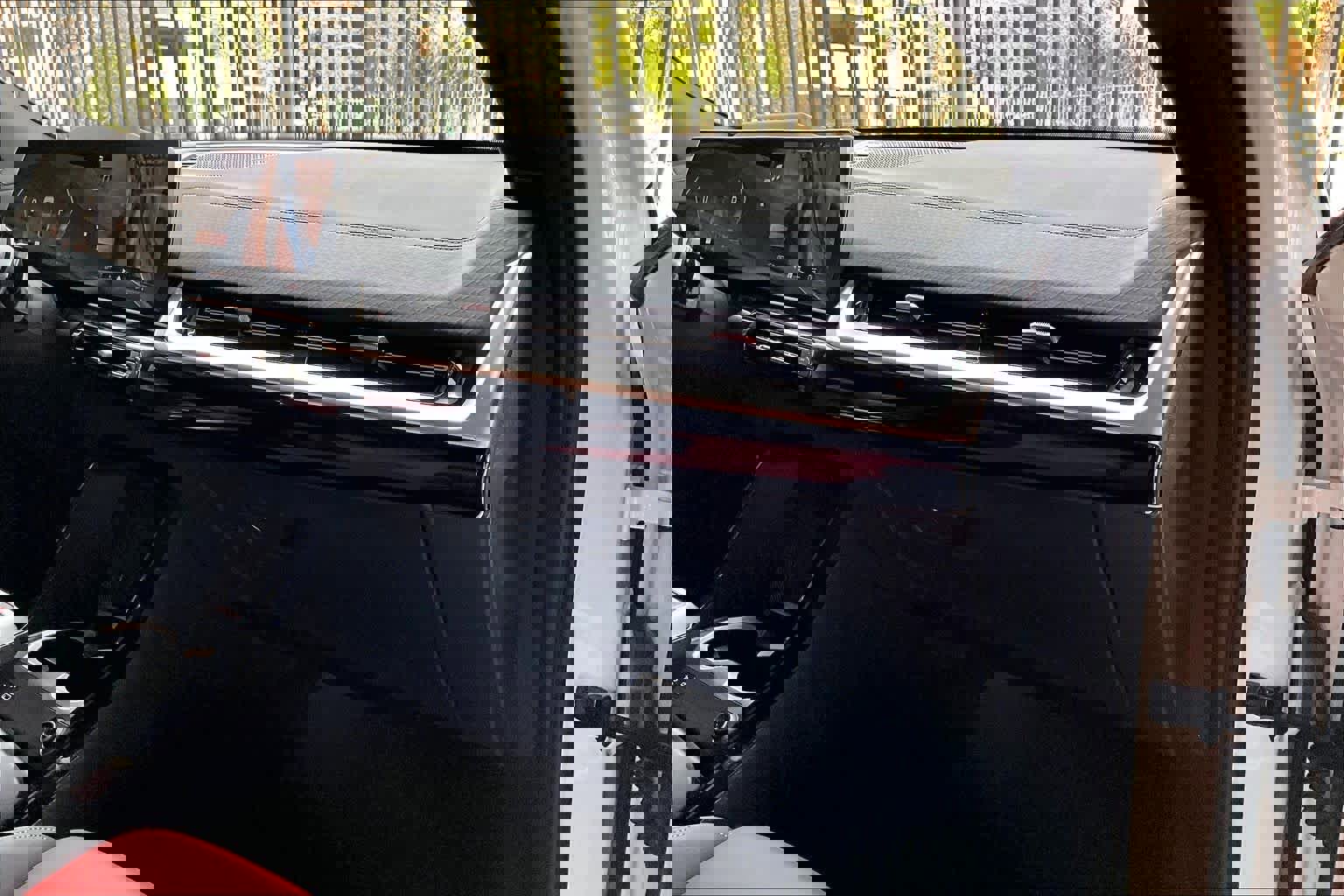 Certified 2025 BMW X2 xDrive28i image 19