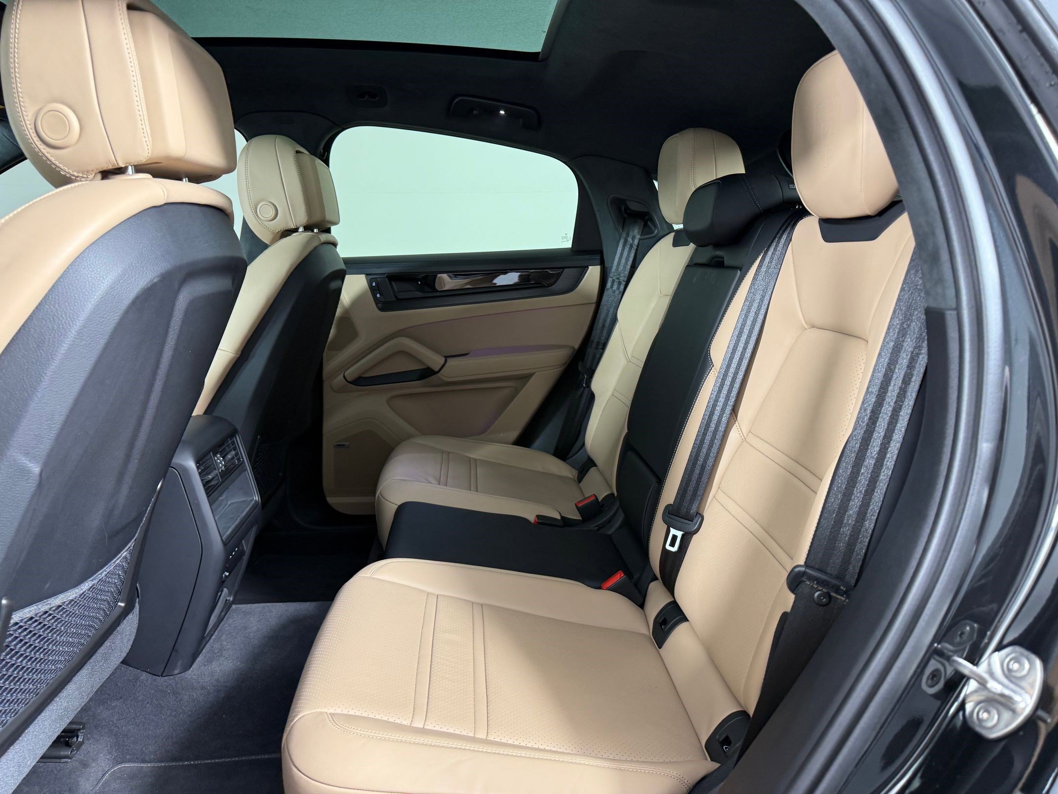 Used 2025 Porsche Cayenne GTS image 15