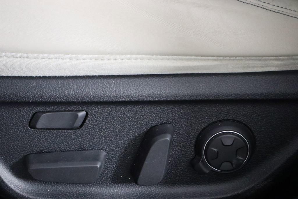 Used 2022 Genesis G70 3.3T image 25