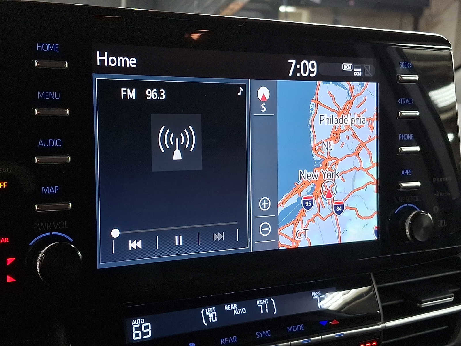 Used 2021 Toyota Sienna XLE w/ XLE Plus Package image 17