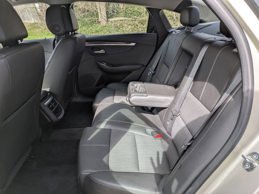 Used 2014 Chevrolet Impala LT w/ Convenience Package image 30