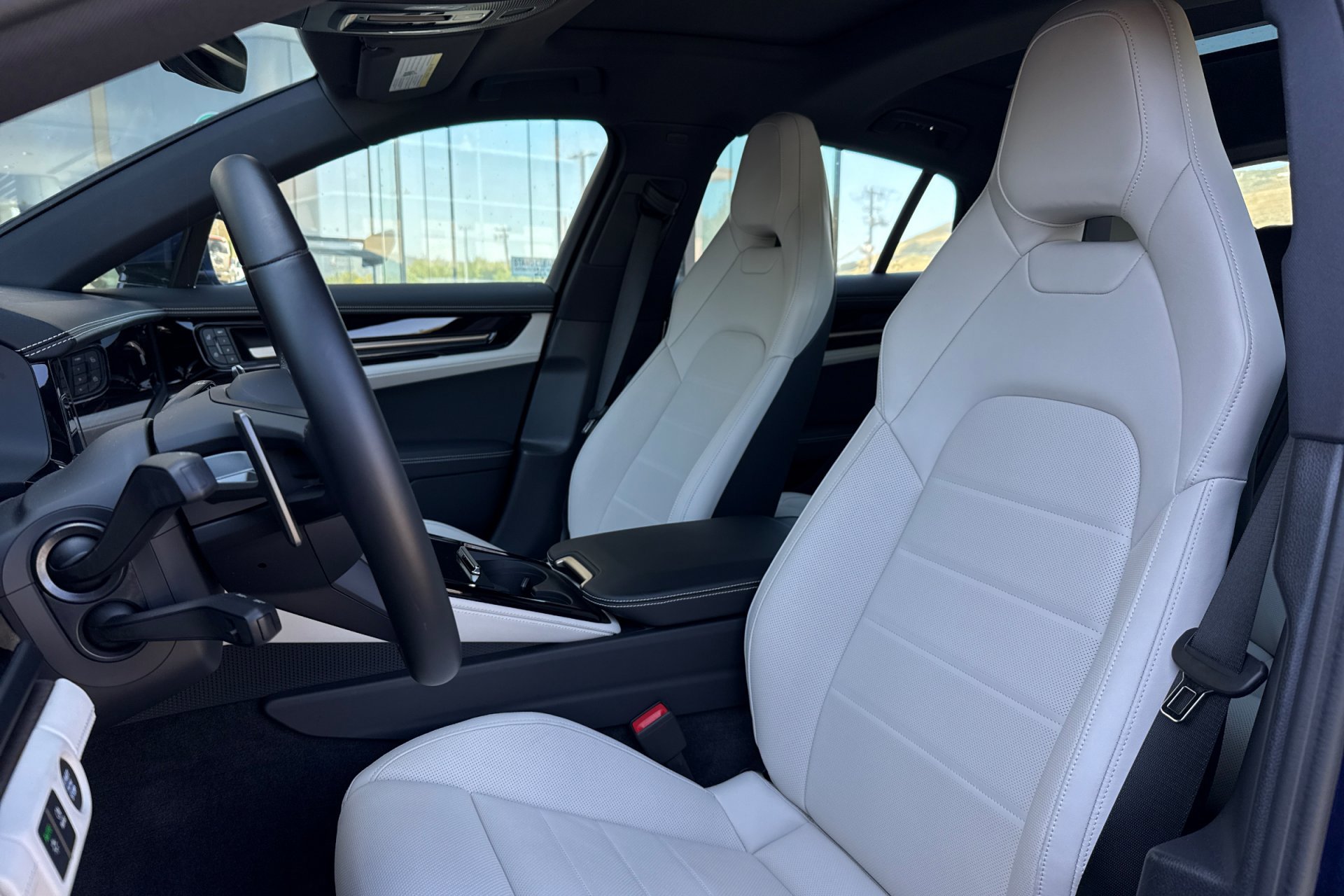 New 2024 Porsche Panamera 4 image 5
