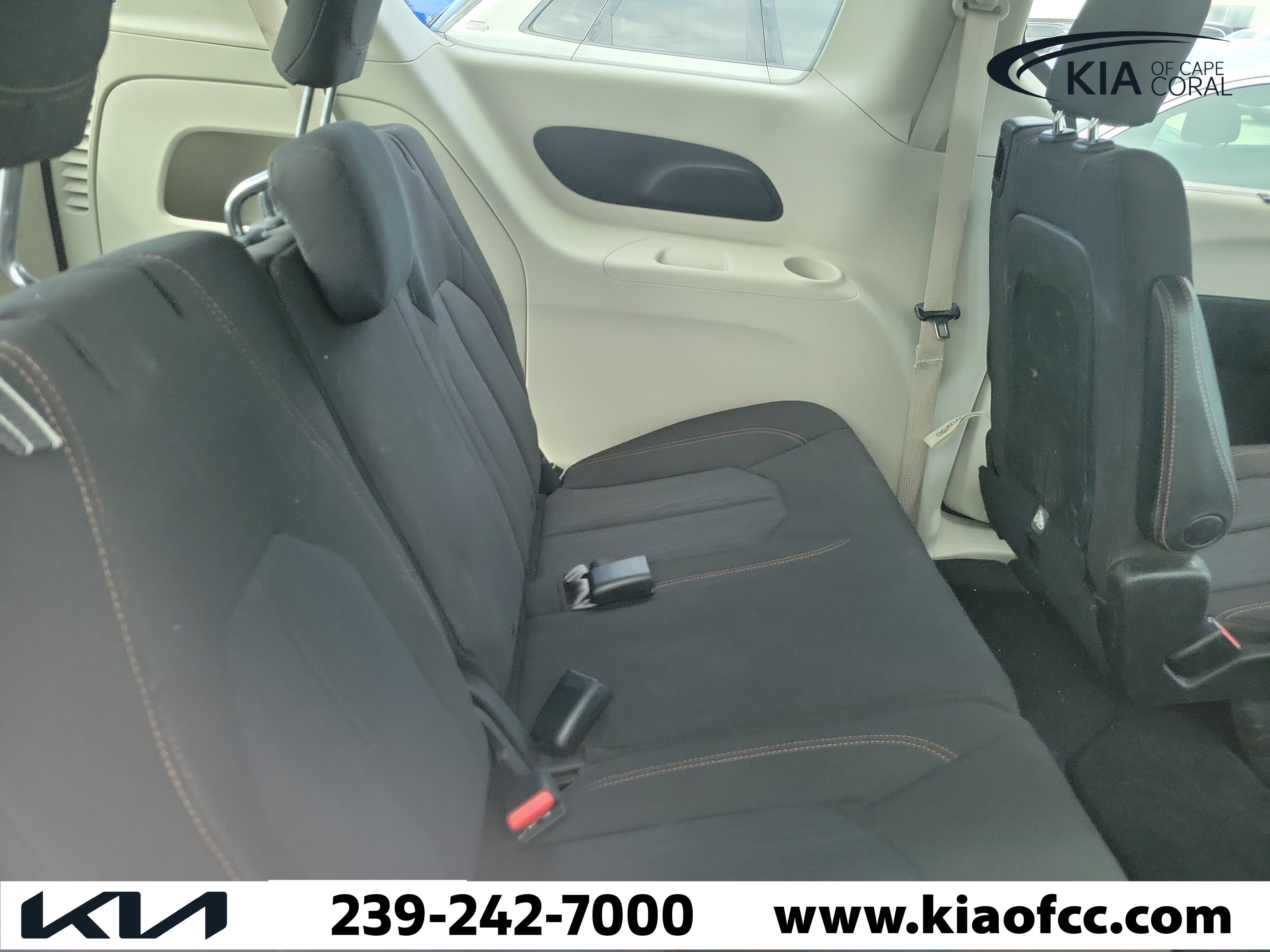 Used 2020 Chrysler Pacifica Touring FWD image 11
