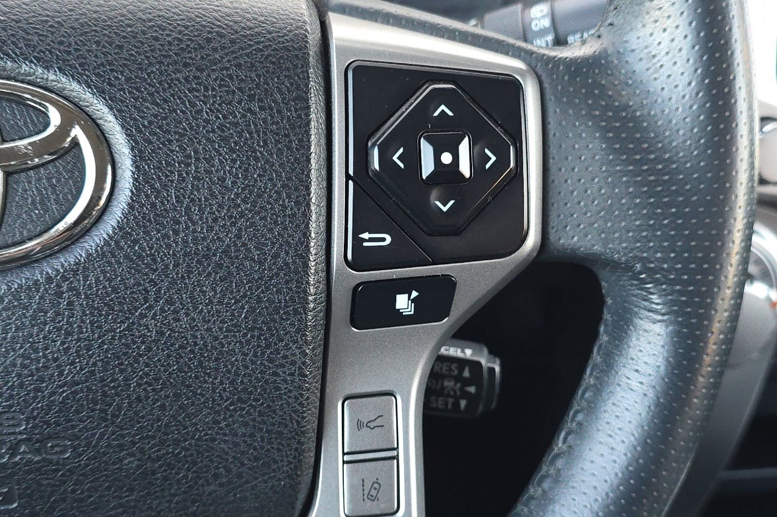 Used 2020 Toyota 4Runner SR5 Premium AWD/4WD image 28