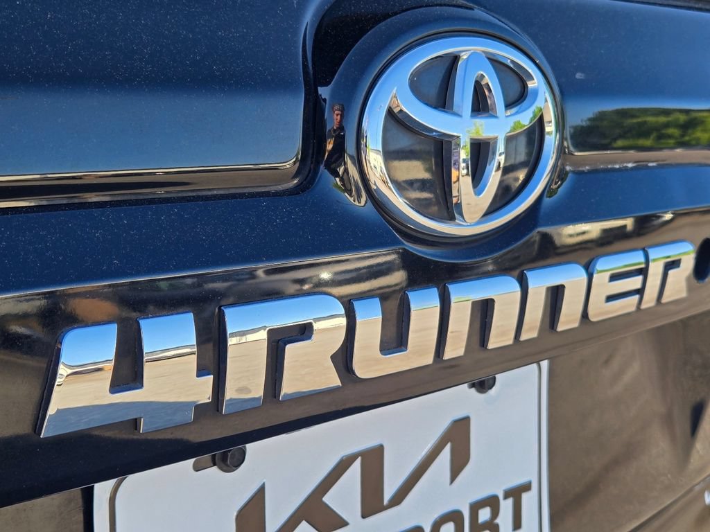 Used 2018 Toyota 4Runner SR5 AWD/4WD image 12