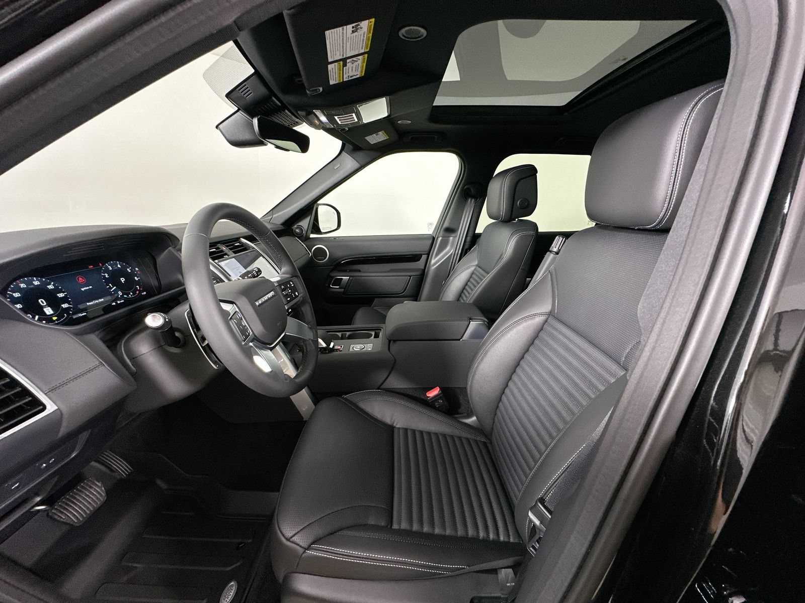New 2026 Land Rover Discovery S AWD/4WD image 32