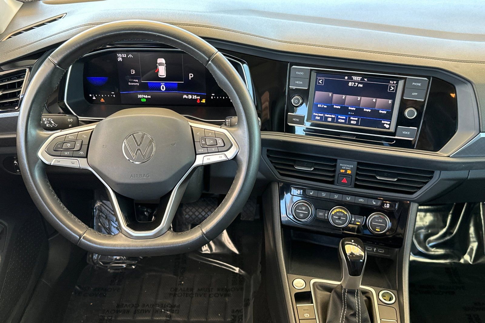 Used 2024 Volkswagen Jetta SE w/ Panoramic Sunroof Package image 14