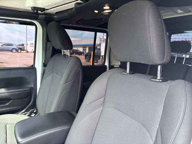 Used 2022 Jeep Gladiator Sport AWD/4WD image 9