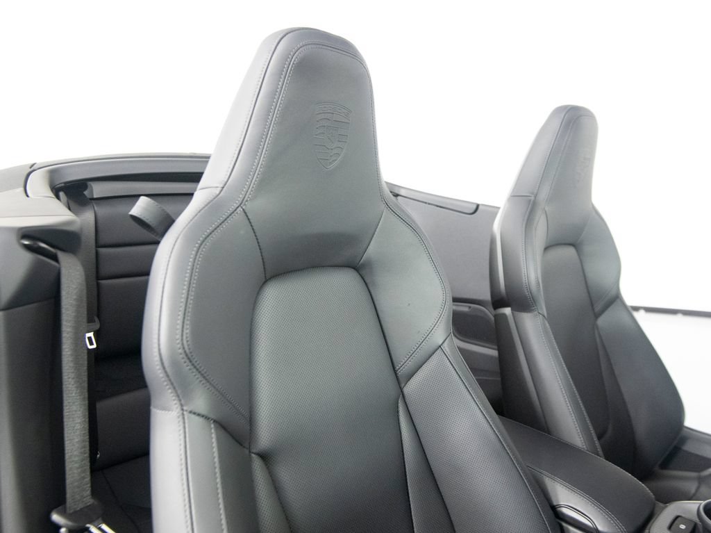 Certified 2025 Porsche 911 Carrera RWD image 39