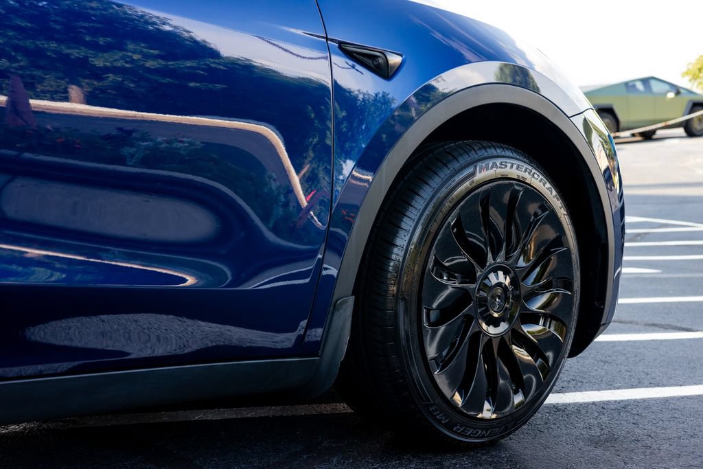 Used 2022 Tesla Model Y Long Range AWD/4WD image 12