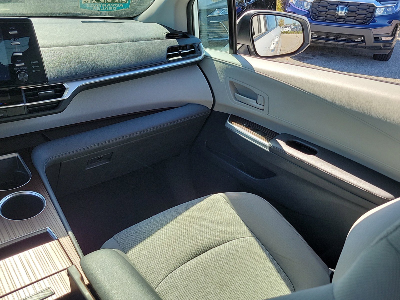 Used 2024 Toyota Sienna LE image 21