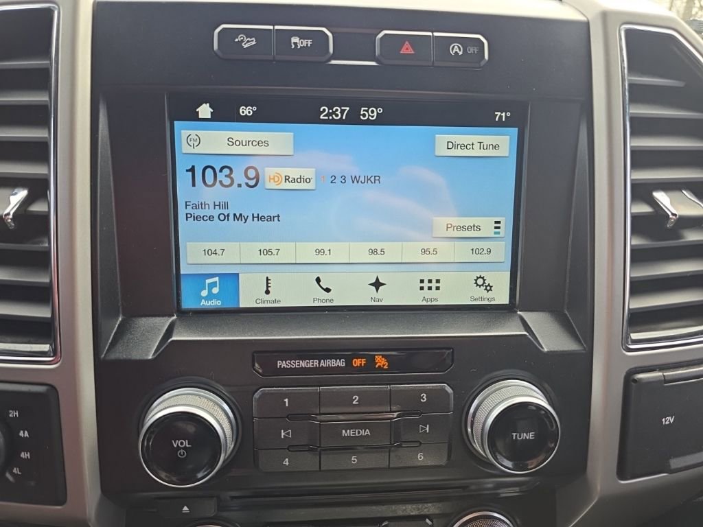 Used 2017 Ford F150 Lariat image 27