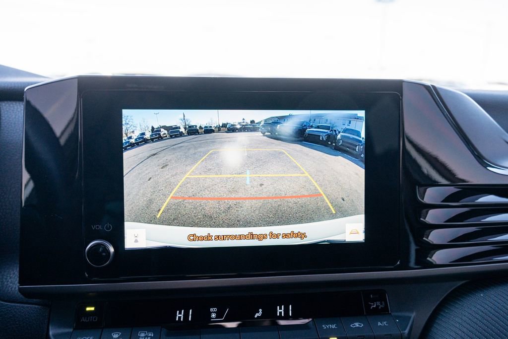 Used 2025 Toyota Camry SE w/ Convenience Package image 33