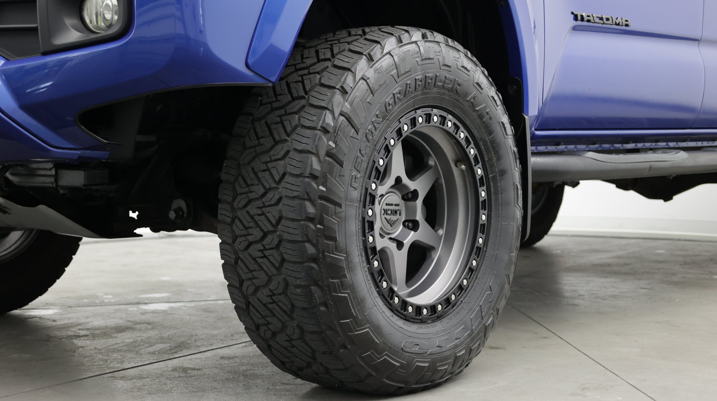 Used 2018 Toyota Tacoma TRD Sport AWD/4WD image 14