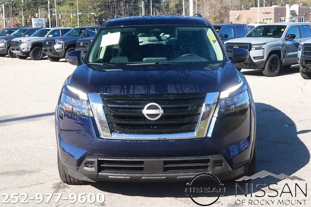 Used 2025 Nissan Pathfinder SV image 3