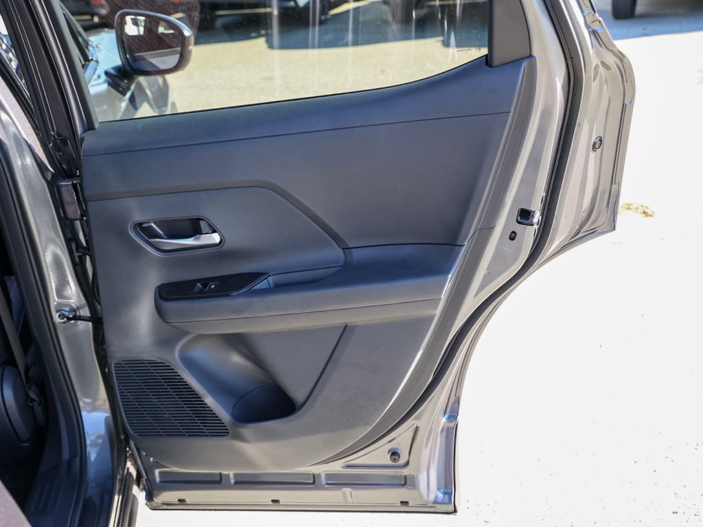 New 2026 Nissan Kicks SR FWD image 19