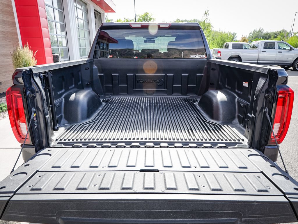 Used 2025 GMC Sierra 1500 SLT AWD/4WD image 5